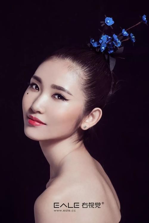 必收藏！百张女孩与花摄影作品！-右视觉十周年饕餮视觉盛宴。