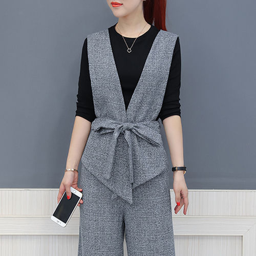 立秋了说冷就冷，聪明女人不买阔腿裤，穿这秋季套装，美翻了