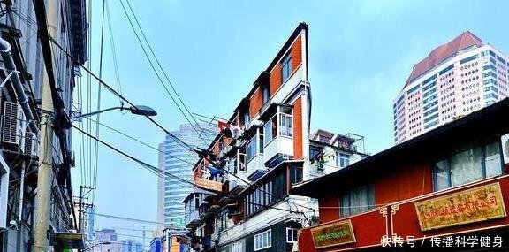 “纸片楼”成网红景点，还上了英国《每日邮报》，网友问怎么住人