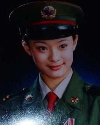 他们都是军人出身!杨洋一身戎装,韩红当年居然