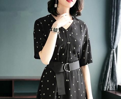 我的天！70后妈妈巨有眼光，穿这高贵妈妈装，一款比一款美嫩