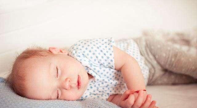 宝宝有黄疸晒太阳就能解决?充分喂养对宝宝更