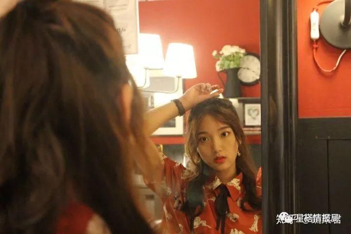 有没有化妆和素颜差别很大的，朋友没有认出来的故事?