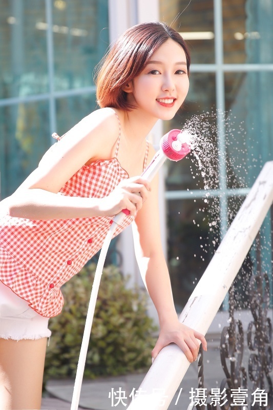 人像摄影：调皮可爱的短发清爽女孩