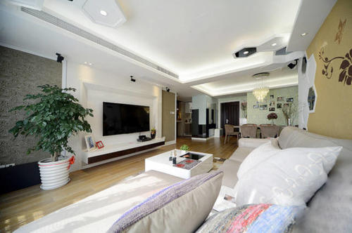 95㎡温馨甜蜜婚房，头次见餐厅里装电视，效果备受欢迎！