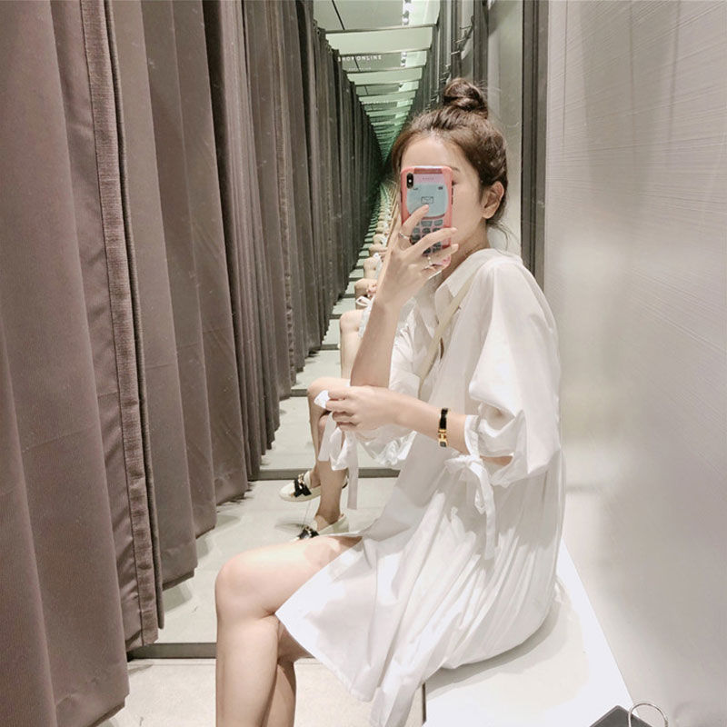 大衣+打底裤早过时了，现在流行这么穿，是不是眼前一亮?