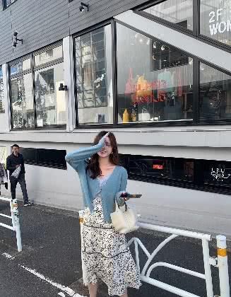  『蓝色』初夏季节就要穿蓝色，搭配什么都出彩，这样穿搭出街养眼又时髦