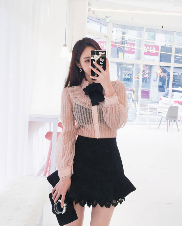 女神孙允珠，春晓熙梦浪漫蝴蝶结纺丝衬衫