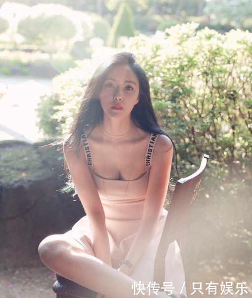 她自曝李易峰是理想男友，中韩两国的时尚宠儿，完美身段让人难忘