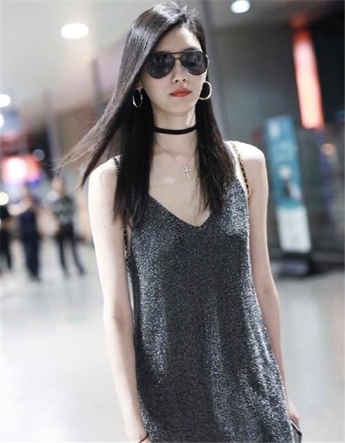 奚梦瑶穿了一身露脐装,转身之后吓坏所有人