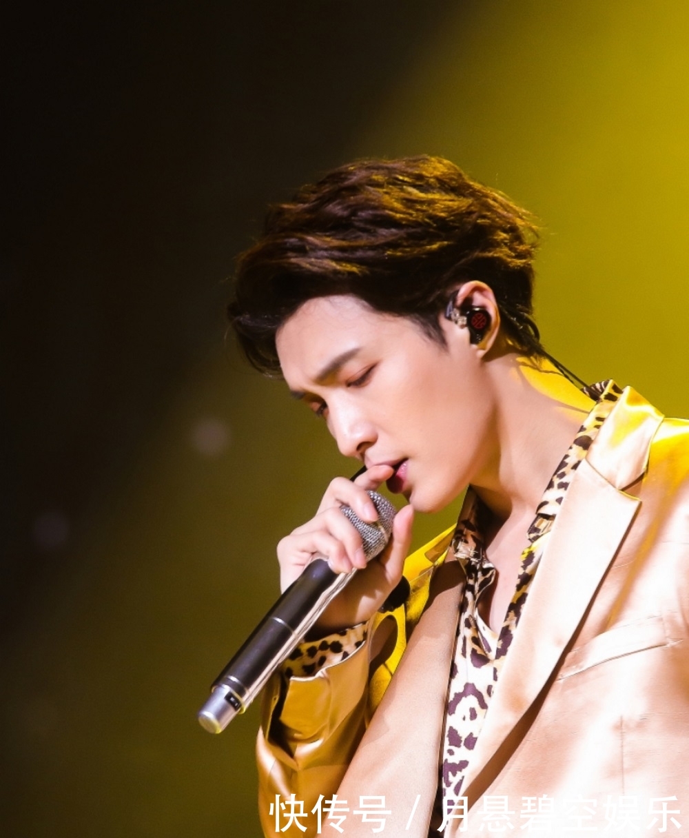 张艺兴深圳站演唱会