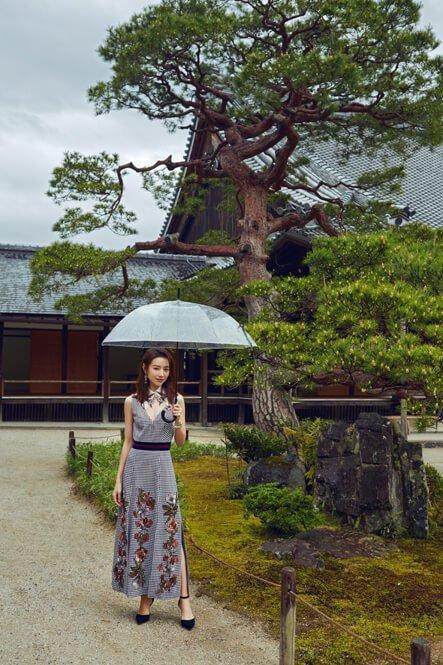 董洁真更狠的! 穿的短裤下面毛茸茸的还很紧身 网友: 离婚后什么