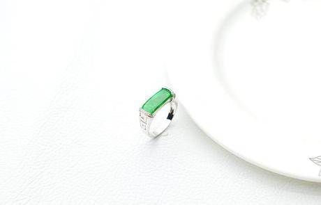 「戒指」戴上戒指 , 美丽的手指才真正有了灵魂