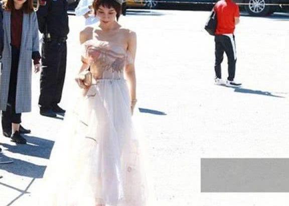 吴昕好不容易穿薄纱裙仙气一回，却撞衫了唐艺昕，尴尬了！