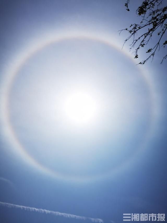 晴天间多云■快看,太阳戴“美瞳”了!提醒:长时间用肉眼观看日晕,会灼伤眼睛