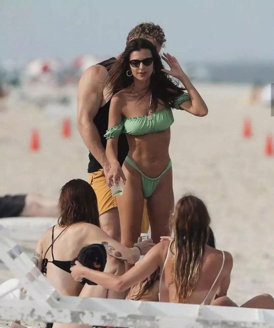 泳衣红黑榜|如何正确迎接一位沙滩女王