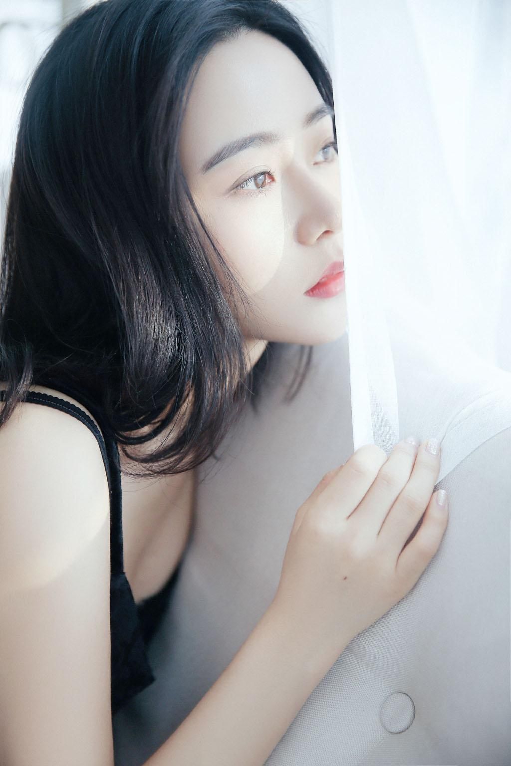 极品少妇性感吊带黑色诱惑写真图片