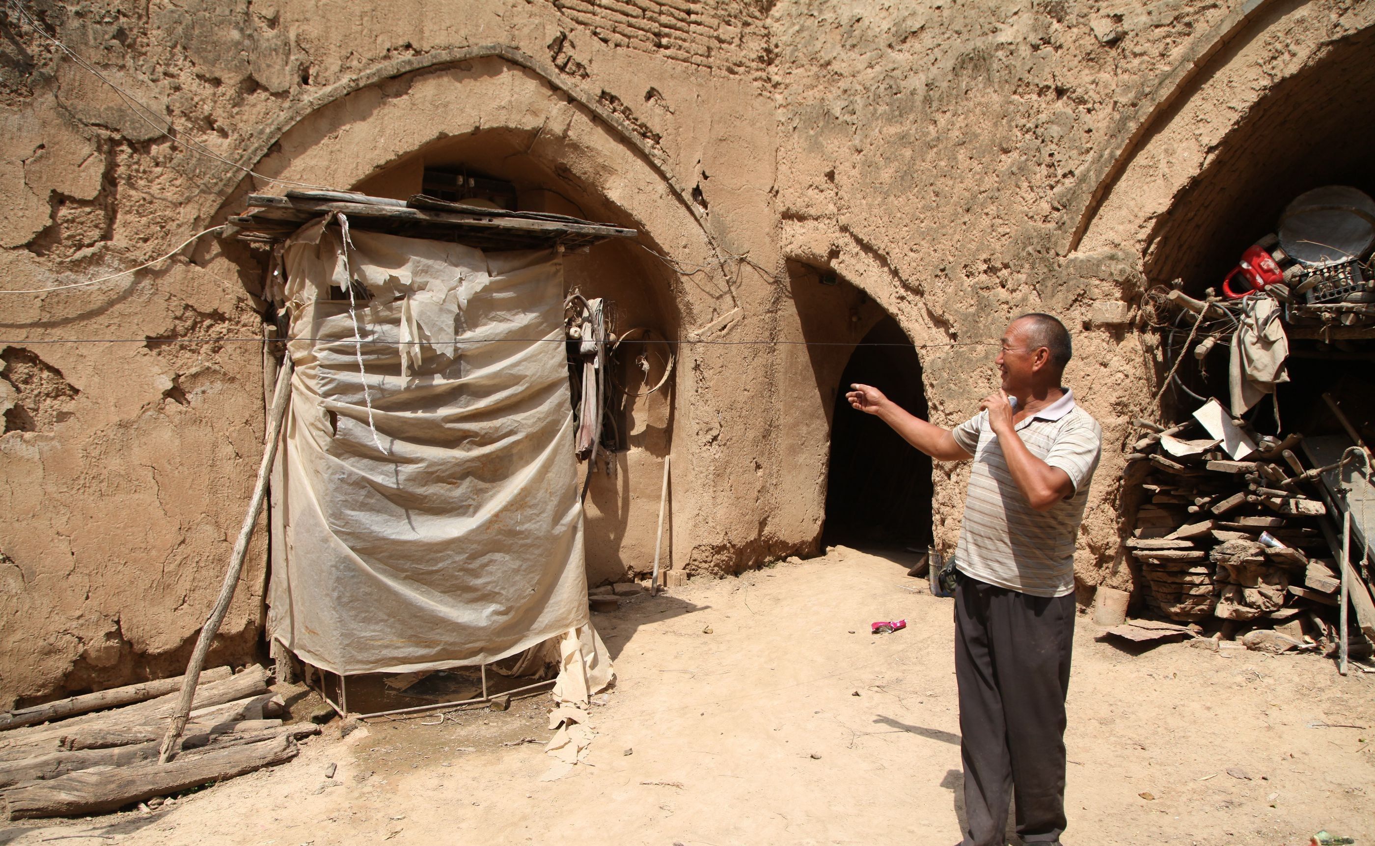 40多度高温天，实拍山西农村地坑院里人们的真实生活状态