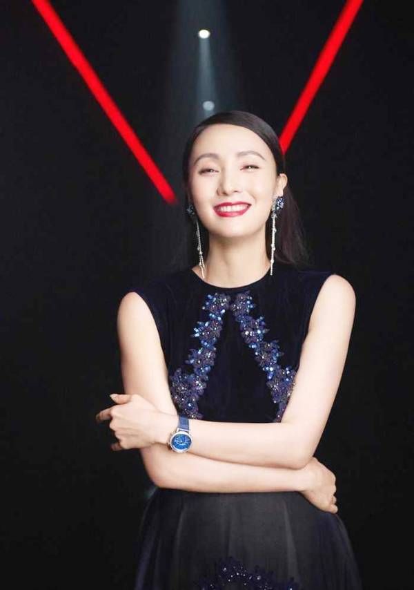 陶虹穿着包臀裙真的美翻了, 快来看看她的包臀裙百变造型吧!