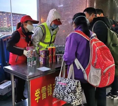  时不时：怎么回事？岳阳这里聚集了大波湖北人，时不时还传来掌声？