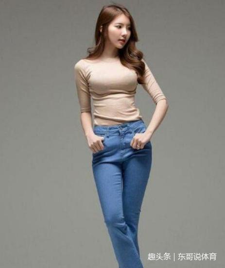 爱穿紧身裙的美女,好身材小姐姐凹凸明显,非常的吸睛迷人!