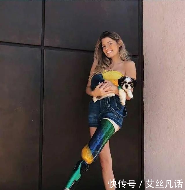 『自信』巴西超模一条腿秀身材,而这个舞蹈老师更强大,没小腿二婚也幸福
