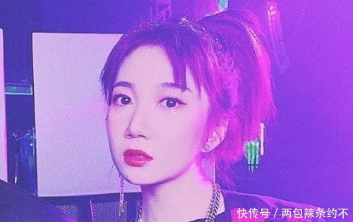 『额头』乃万出镜时为啥总留齐刘海？当她意外露出额头，说不心动是假的