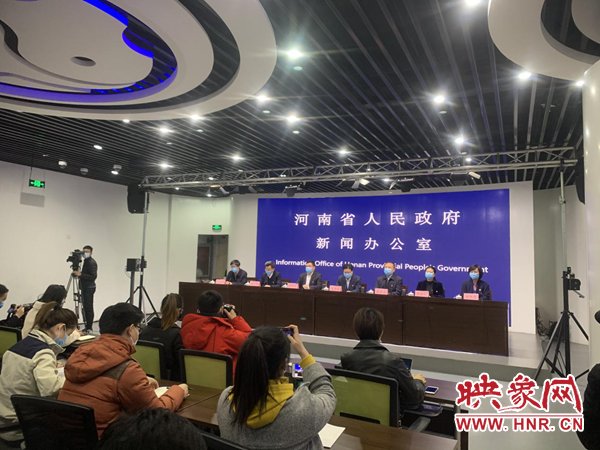  【豫外籍人士】郑州：停车场空荡荡，马路边乱停放！不贴罚单别乱停 小心车辆被拖走