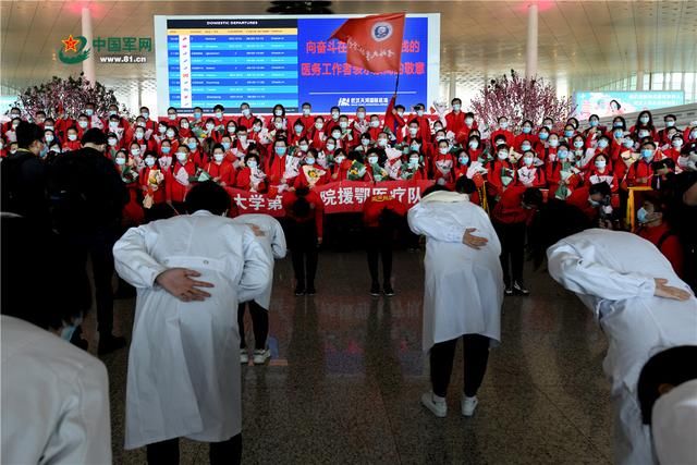  北高速收费站@江城?重启丨解放军报记者全景记录武汉“解封”