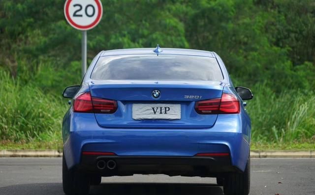  『汽车』这款宝马320I，城市里拉风座驾，也可以去周边小游