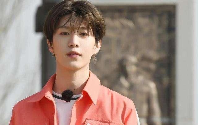  『邢邵林』Get不到帅点的男星蔡徐坤全靠发型拯救，于朦胧人中长显老