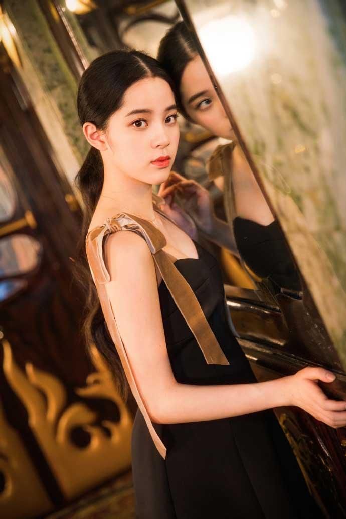 欧阳娜娜性感优雅写真图片