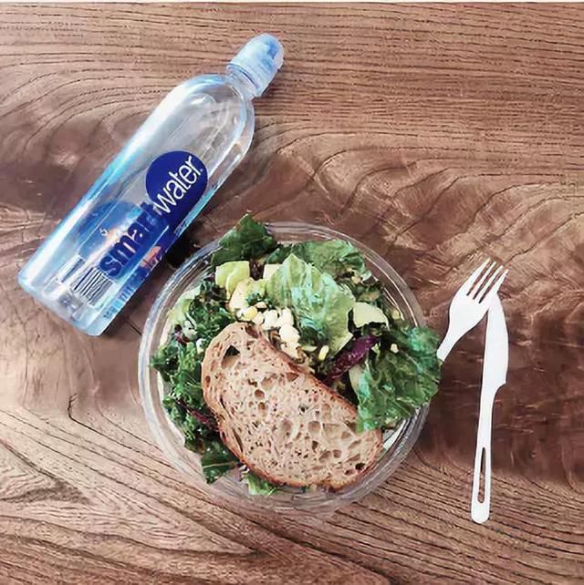 她婚姻失败不幸流产，42岁逆袭成马甲线女神，和小鲜肉谈恋爱！