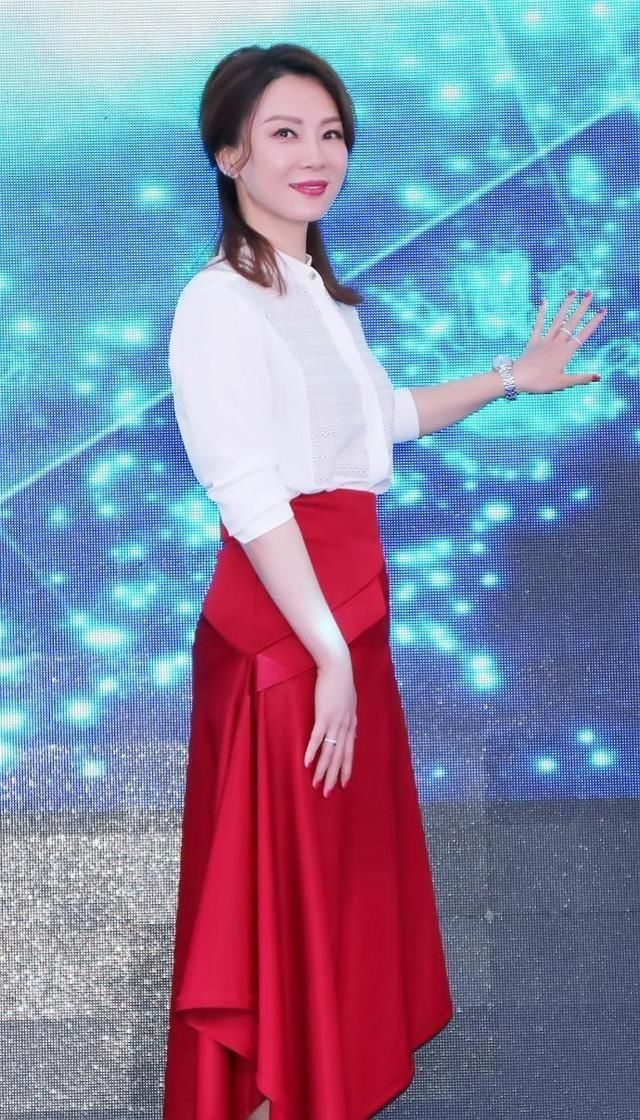 41岁的旗袍女王，优雅和精致的陈数几乎让女人汗颜