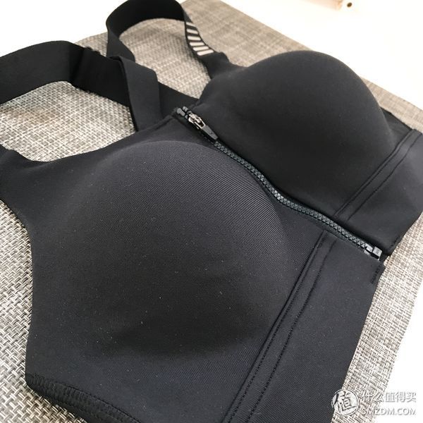 保护一下，运动一夏--安德玛UA Vanish拉链高强度运动内衣评测