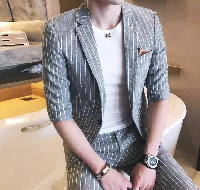  夏季：夏季韩版修身半袖西服套装搭配，助力男士品味一夏