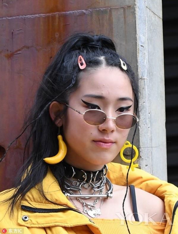 被食物迷惑的迪丽热巴告诉你，被食物迷惑也能美美哒~