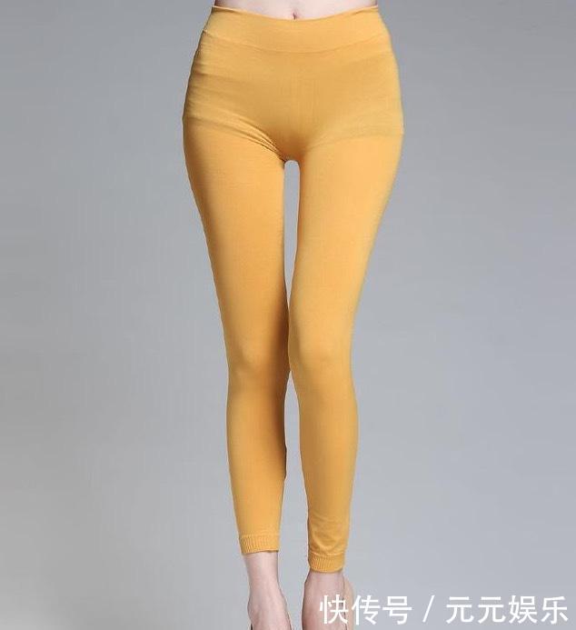 时尚穿搭：不挑年龄的打底裤穿搭，让女人轻松的就能穿出迷人感觉