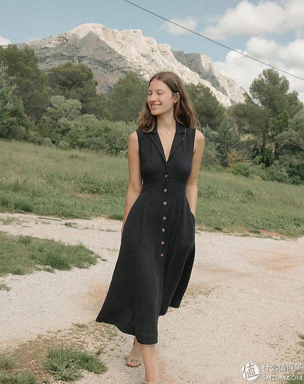 简约优雅的纽扣元素，显瘦复古今夏必备!