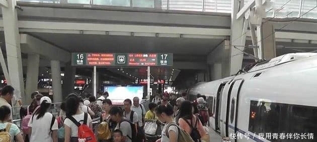 中国高铁每年亏损上万亿，为何依旧不断修建？看完就明白祖国用心