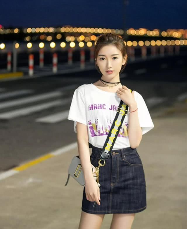  『女生』腿型好的女生，夏季不穿短裙太可惜！3种短裙搭配清爽舒适超迷人