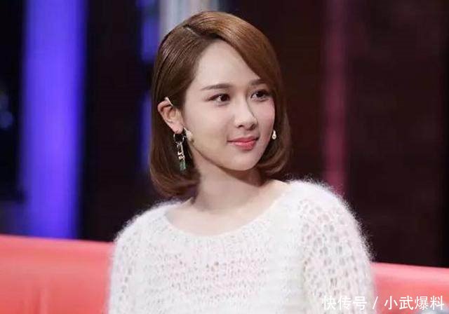 35岁小姨真敢穿，一天一件毛衣搭+打底裤，出门都被问结婚没