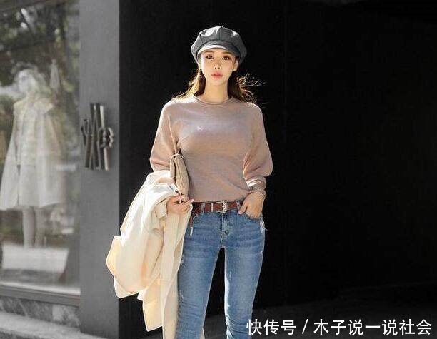 紧致匀称的牛仔裤美女,纤细的小蛮腰让路人纷纷瞩目!