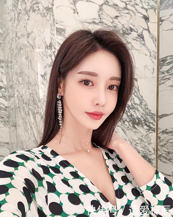  『果绿色』孙允珠果绿色印花连衣裙，显高挑身材绽放女人味