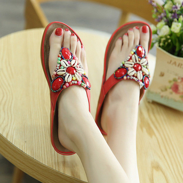 不得不说!穿波西米亚凉鞋的脚好美，又白又嫩，修长又性感