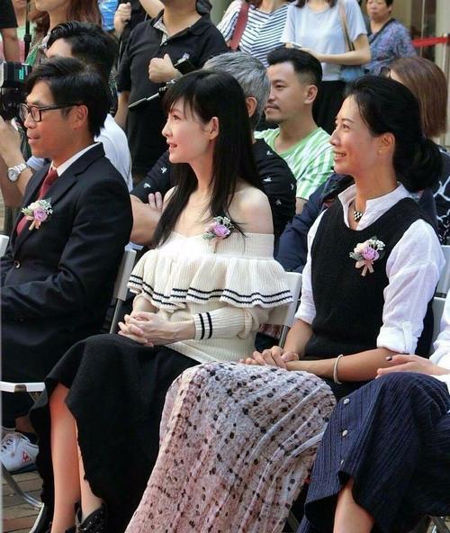 皮肤松弛，面目苍老，周慧敏这是真的老了！网友：不再是冻龄女神