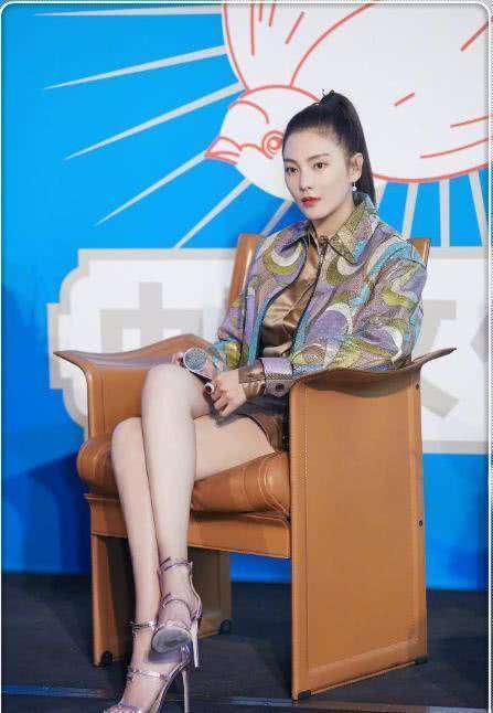 别再说张雨绮身材走样了,光看她的腿男人都要怀疑人生