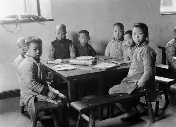  「发现」美国人在鞋盒里发现了6000张中国老照片