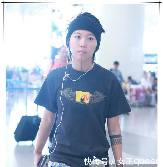 本以为窦靖童的“凤梨头”够抢镜的了，可看到刘嘉玲，我无语了！