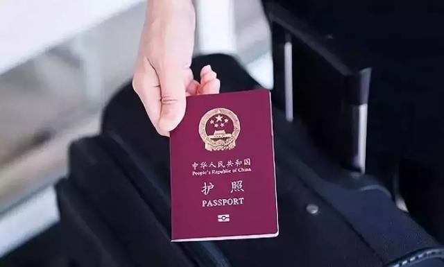 快检查你的护照!华人因这个刚落地就遭遣返!